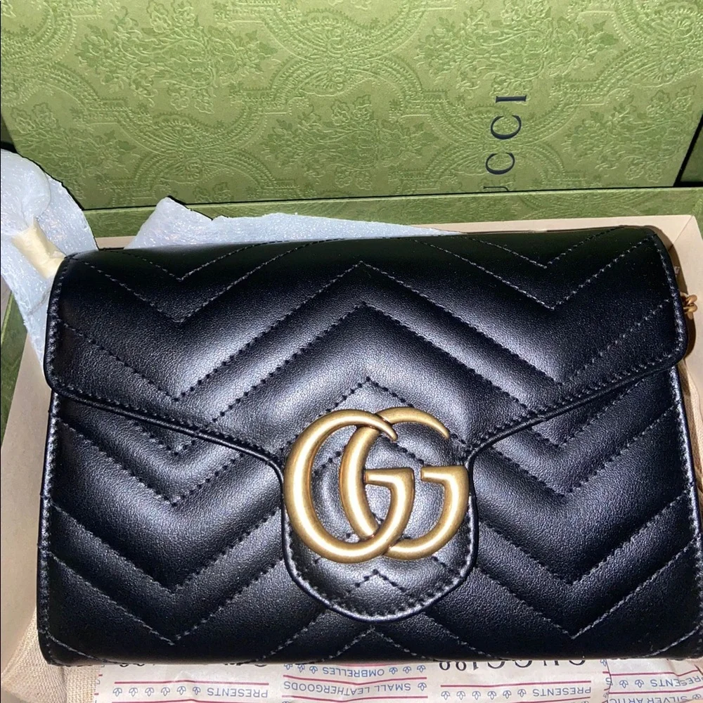 Gucci GG Marmont Matelassé Mini Bag - Picture 2 of 4